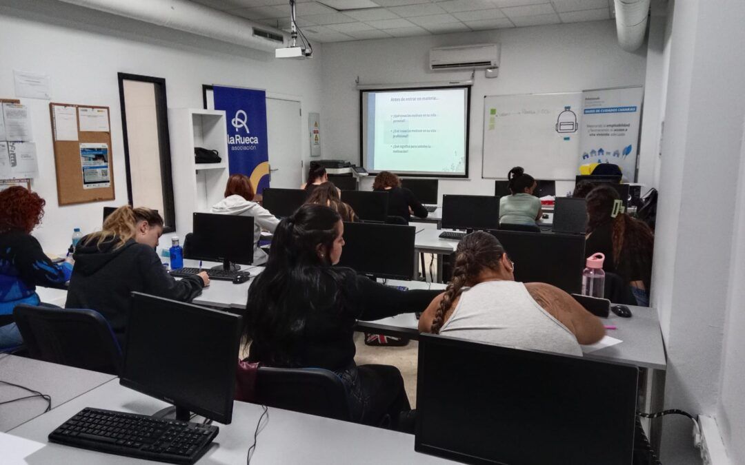 La Rueca Asociación y Asociación Provivienda impulsan en Tenerife un bootcamp de Marketing Digital para mejorar la empleabilidad femenina